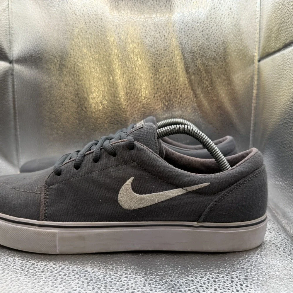 Nike product pair